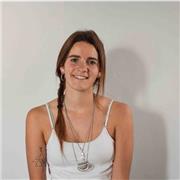 Doy clases de inglés y castellano para primaria, y clases de biología para secundaria